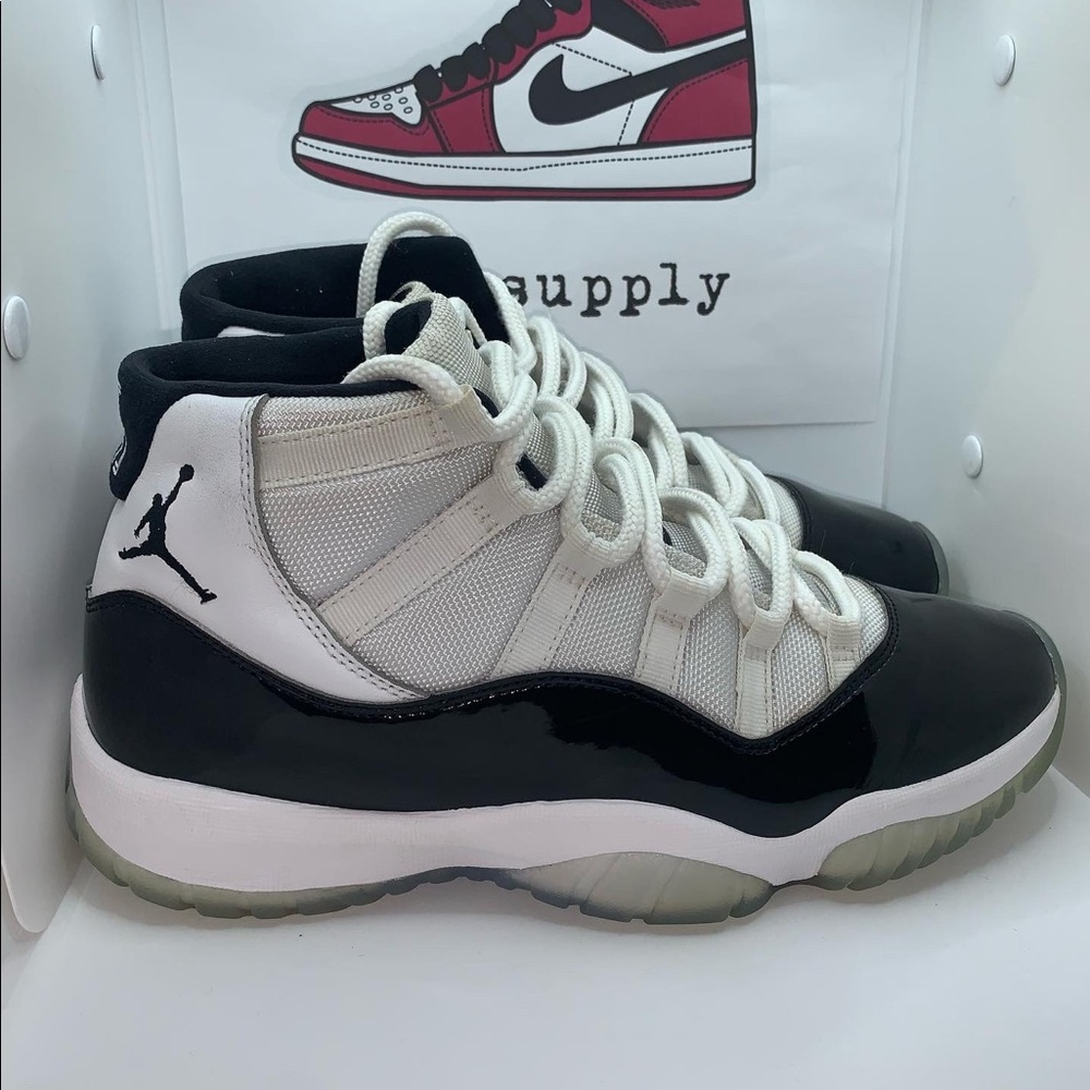 Jordan 11 concord 2018 size 8.5